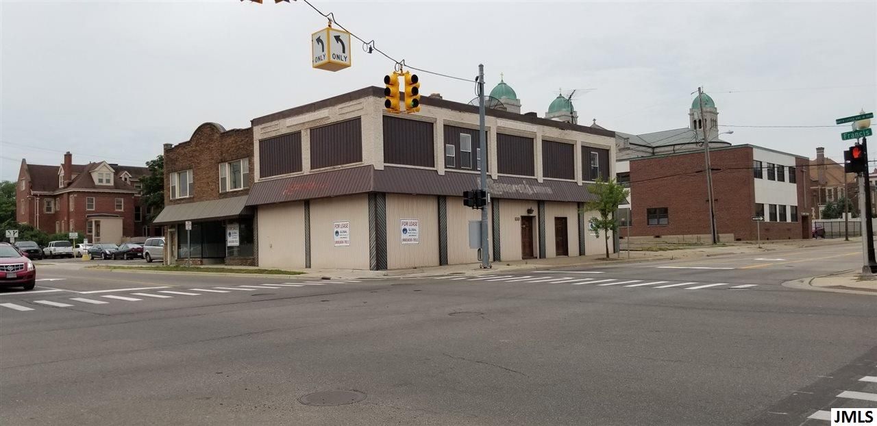 133 E Washington Ave, Jackson, MI 49201